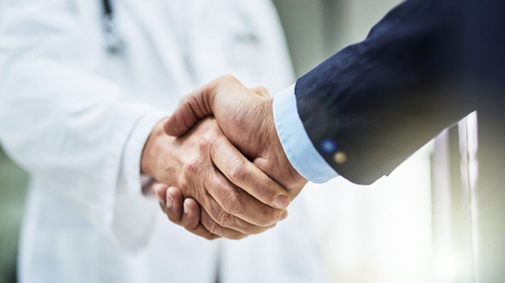 ما المقصود بالشريك الطبي الدائم للشركات؟